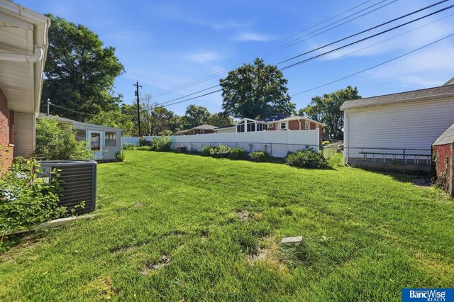 4044 S 37th Street, Lincoln, NE 68506