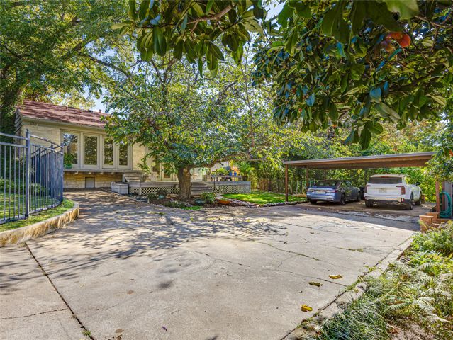 2500 Boyd Avenue, Fort Worth, TX 76109