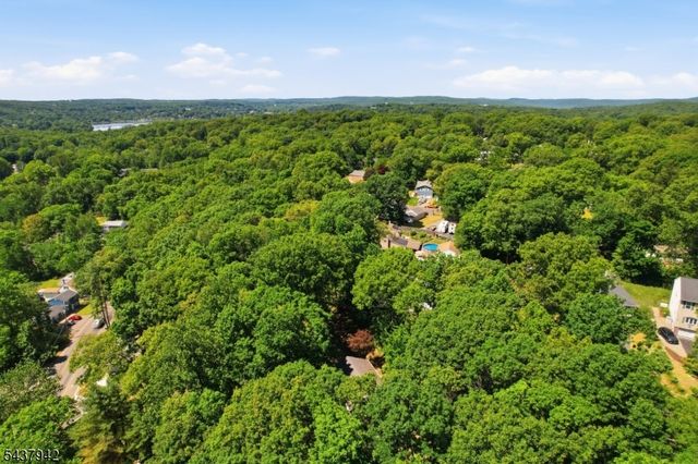 3 Conklin Ave, Hopatcong Boro, NJ 07874