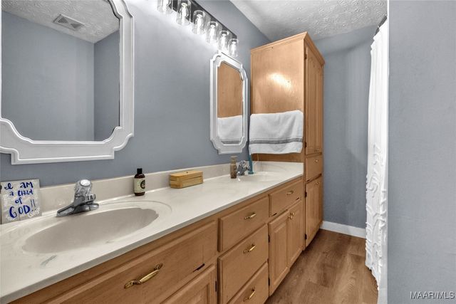 460 Spring Hollow Drive, Deatsville, AL 36022