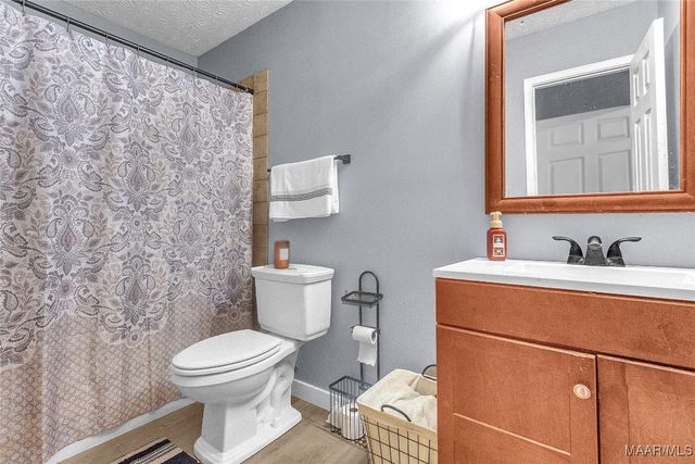 460 Spring Hollow Drive, Deatsville, AL 36022