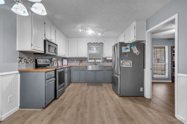 460 Spring Hollow Drive, Deatsville, AL 36022