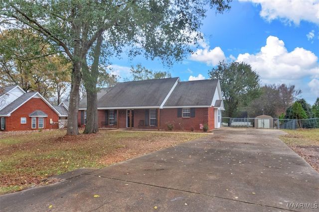 460 Spring Hollow Drive, Deatsville, AL 36022