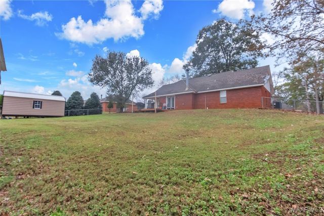 460 Spring Hollow Drive, Deatsville, AL 36022