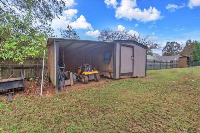 460 Spring Hollow Drive, Deatsville, AL 36022