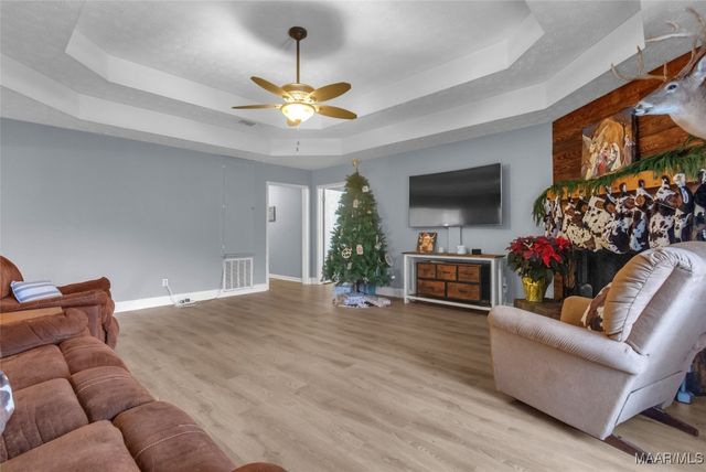 460 Spring Hollow Drive, Deatsville, AL 36022