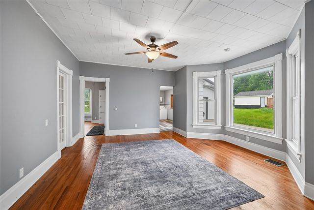 704 15th Street, Belle Plaine, IA 52208