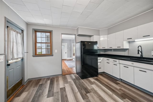 704 15th Street, Belle Plaine, IA 52208
