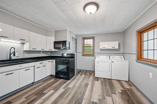 704 15th Street, Belle Plaine, IA 52208