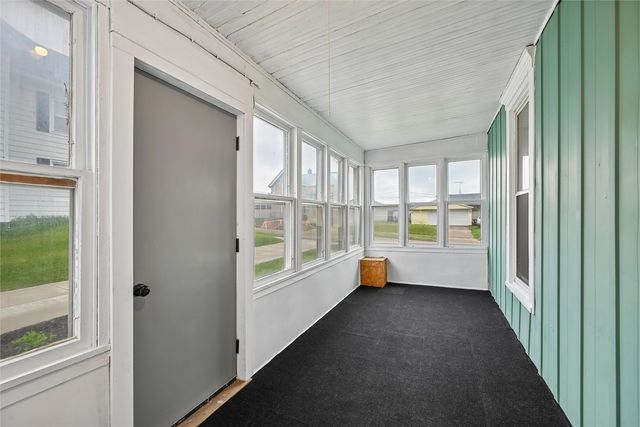 704 15th Street, Belle Plaine, IA 52208