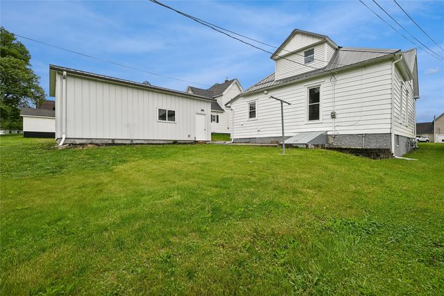 704 15th Street, Belle Plaine, IA 52208