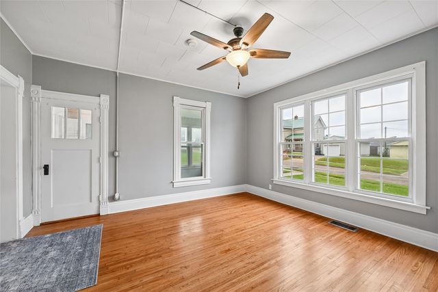 704 15th Street, Belle Plaine, IA 52208