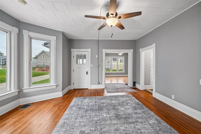 704 15th Street, Belle Plaine, IA 52208