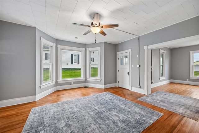 704 15th Street, Belle Plaine, IA 52208