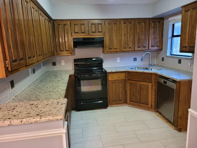 910 Boxwood Drive, Lewisville, TX 75067