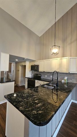 33 April Point North Drive, Montgomery, TX 77356