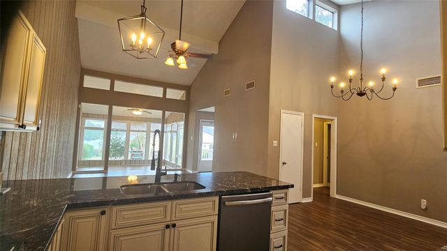 33 April Point North Drive, Montgomery, TX 77356