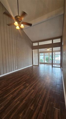 33 April Point North Drive, Montgomery, TX 77356