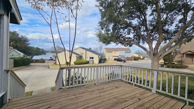 33 April Point North Drive, Montgomery, TX 77356