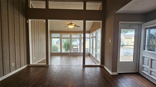 33 April Point North Drive, Montgomery, TX 77356