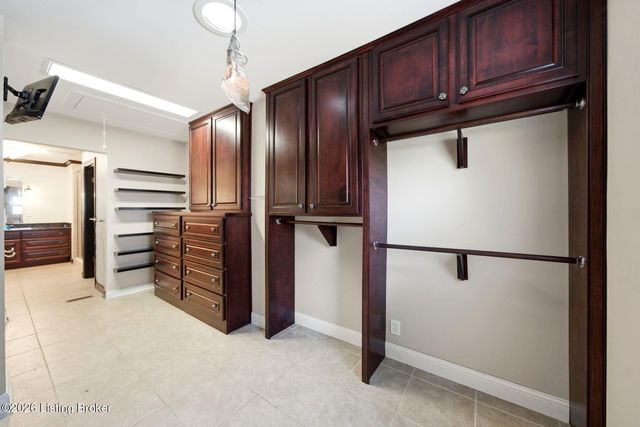 1806 Kline Ct, Louisville, KY 40205