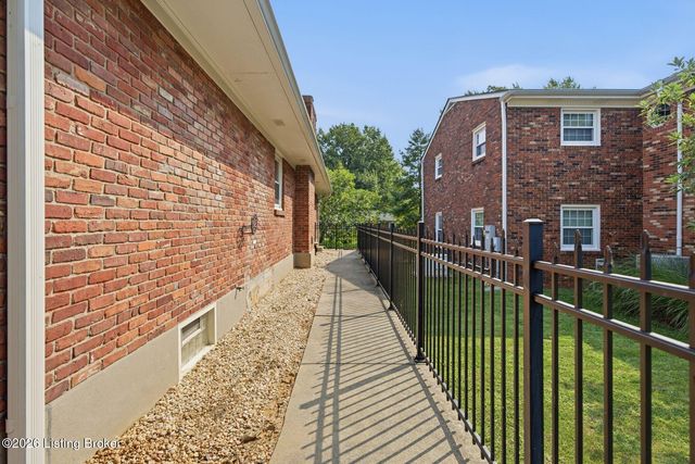 1806 Kline Ct, Louisville, KY 40205