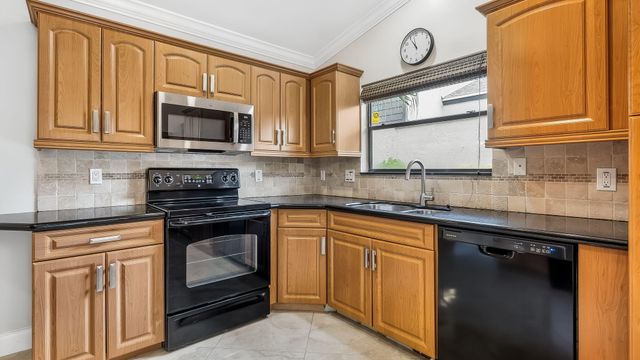 2560 NW 13TH Court, Delray Beach, FL 33445