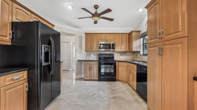 2560 NW 13TH Court, Delray Beach, FL 33445