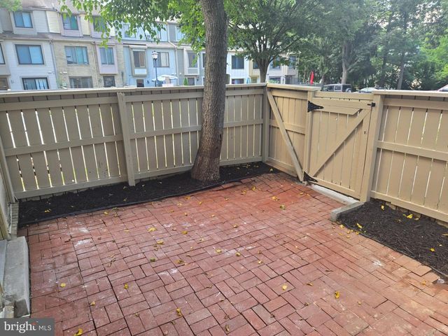 9389 CHADBURN PL, Montgomery Village, MD 20886
