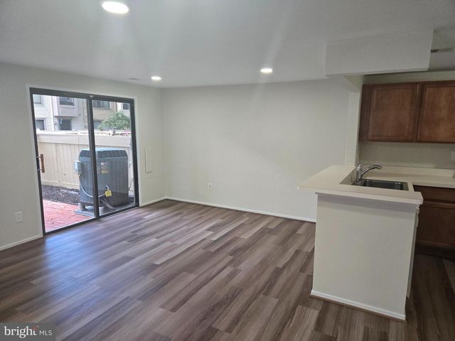 9389 CHADBURN PL, Montgomery Village, MD 20886