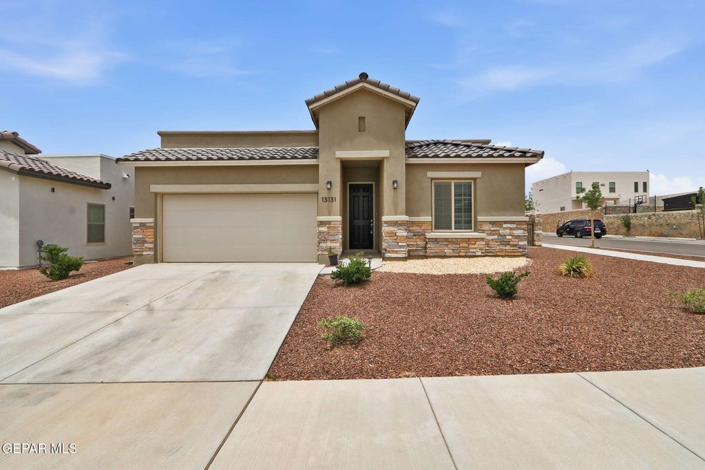 13131 OAKHAMPTON Avenue, El Paso, TX 79928