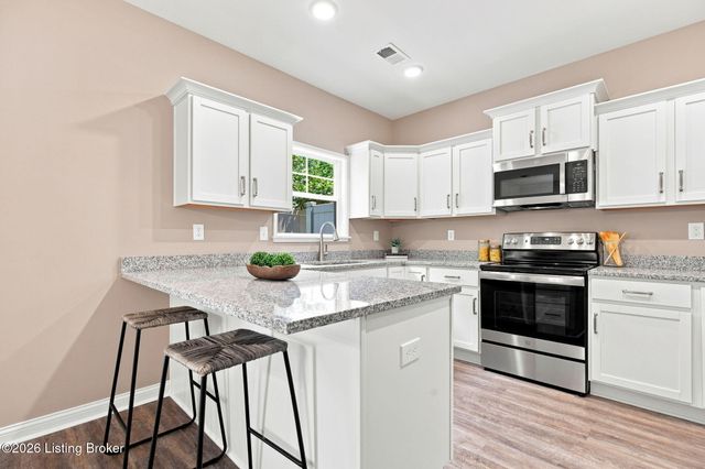 405 Railway Dr, Lyndon, KY 40222