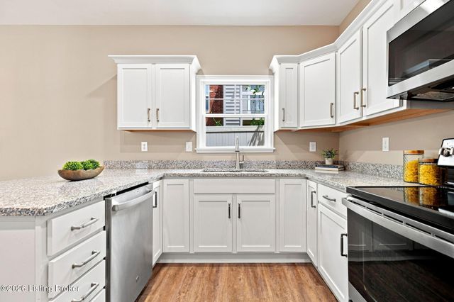 405 Railway Dr, Lyndon, KY 40222