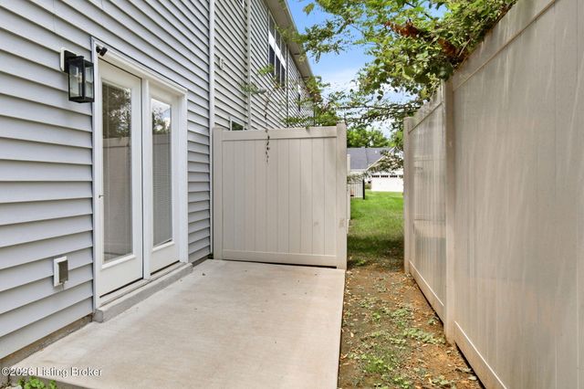 405 Railway Dr, Lyndon, KY 40222