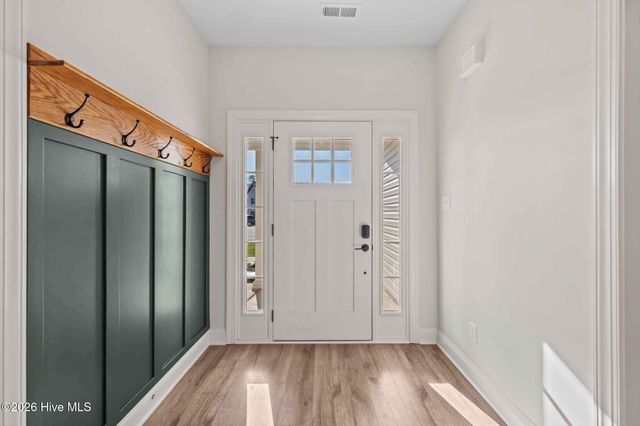 584 White Shoal Way, Sneads Ferry, NC 28460