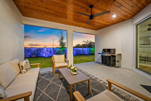 8508 SE Woodwind Street, Hobe Sound, FL 33455