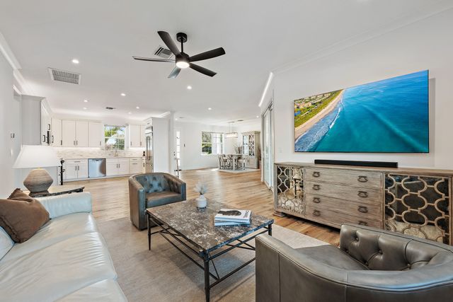 8508 SE Woodwind Street, Hobe Sound, FL 33455