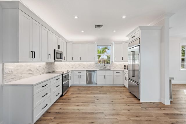 8508 SE Woodwind Street, Hobe Sound, FL 33455