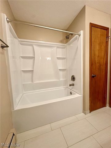 2281 Weymouth Road, Hinckley, OH 44233