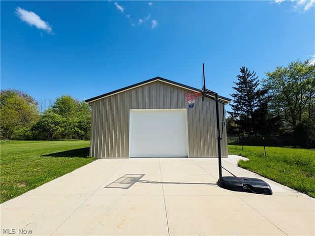 2281 Weymouth Road, Hinckley, OH 44233