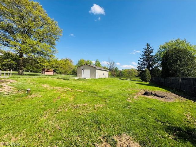 2281 Weymouth Road, Hinckley, OH 44233