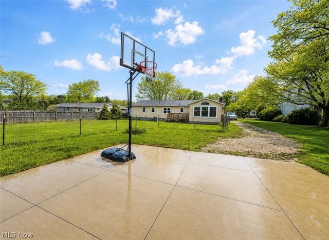 2281 Weymouth Road, Hinckley, OH 44233