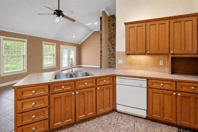 630 County Road 3608, Bullard, TX 75757
