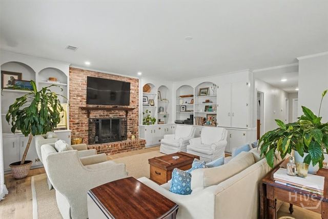 5 Clifton Lane, Savannah, GA 31411