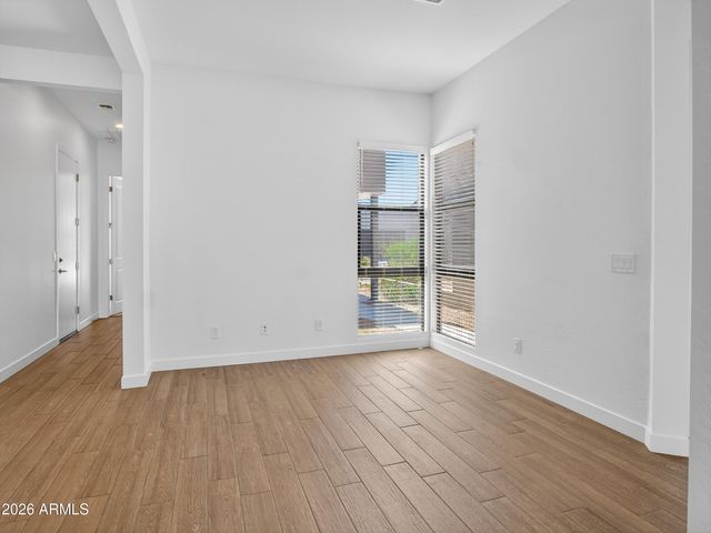 810 E HOPI Trail, Phoenix, AZ 85042