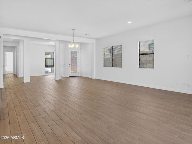 810 E HOPI Trail, Phoenix, AZ 85042