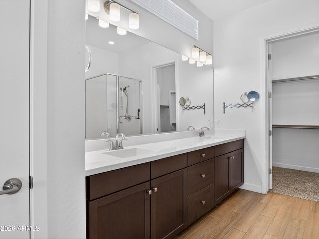 810 E HOPI Trail, Phoenix, AZ 85042