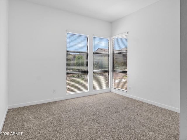 810 E HOPI Trail, Phoenix, AZ 85042