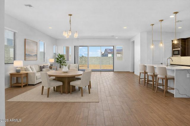 810 E HOPI Trail, Phoenix, AZ 85042