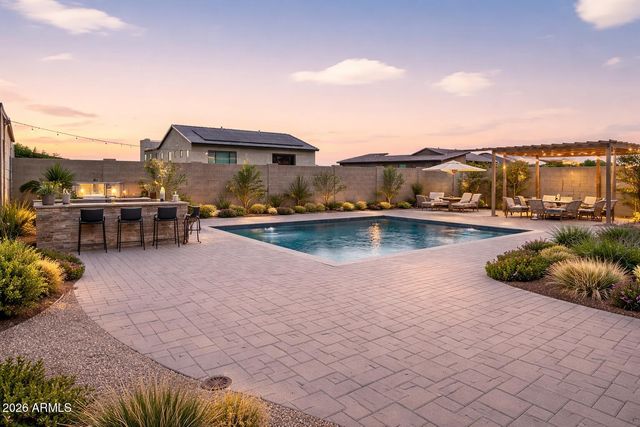 810 E HOPI Trail, Phoenix, AZ 85042